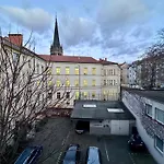 Stylish Apartment In Heart Of Zizkov Near Iconic Sites