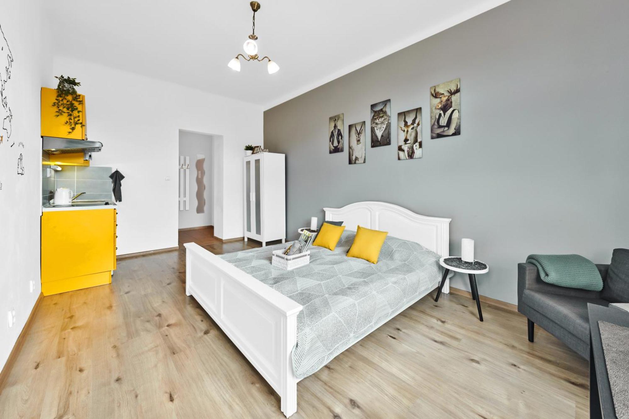 Stylish In Heart Of Zizkov Near Iconic Sites Appartamento Praga