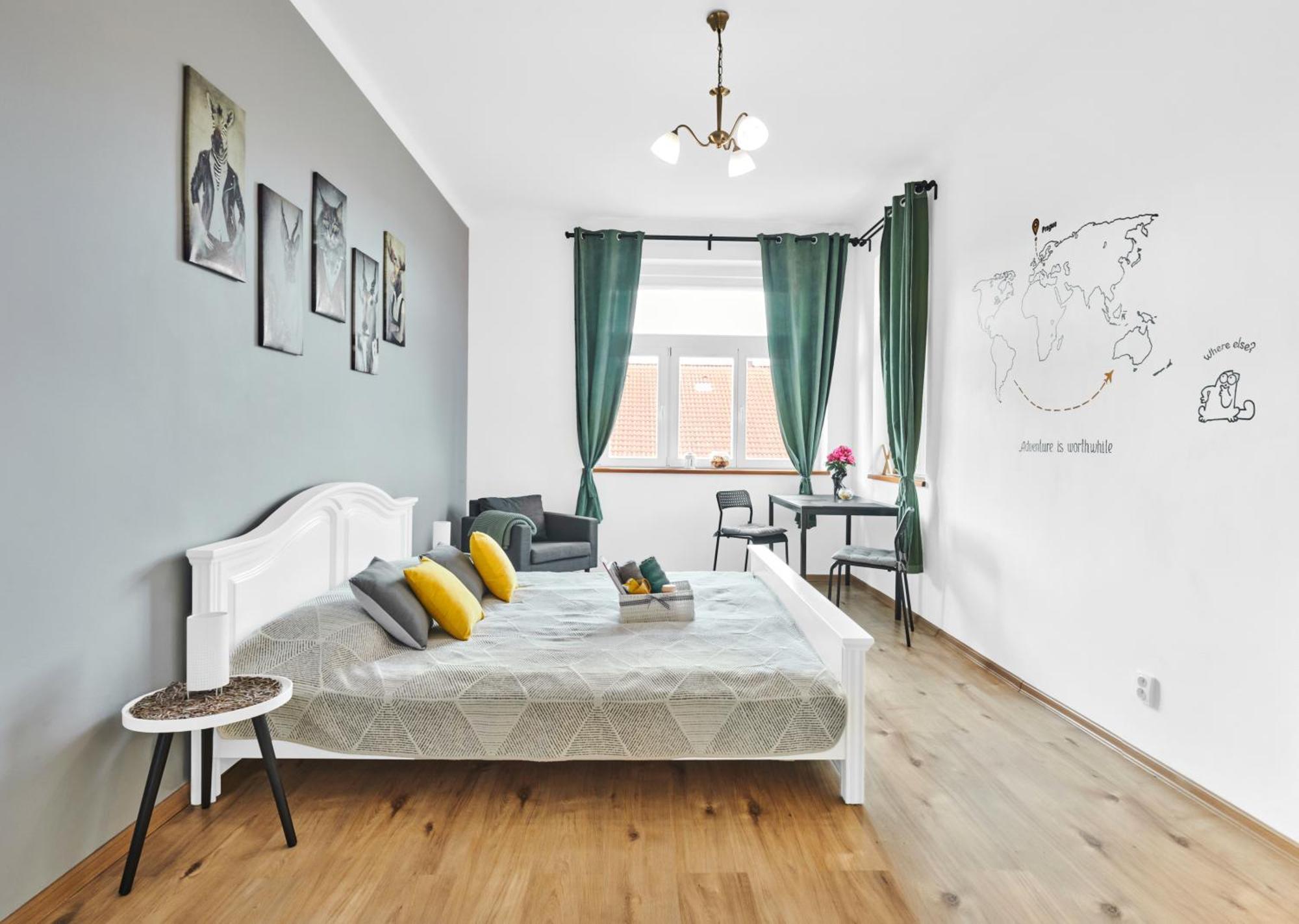 Stylish In Heart Of Zizkov Near Iconic Sites Appartamento