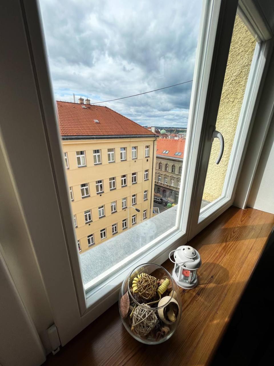 Stylish In Heart Of Zizkov Near Iconic Sites Praga
