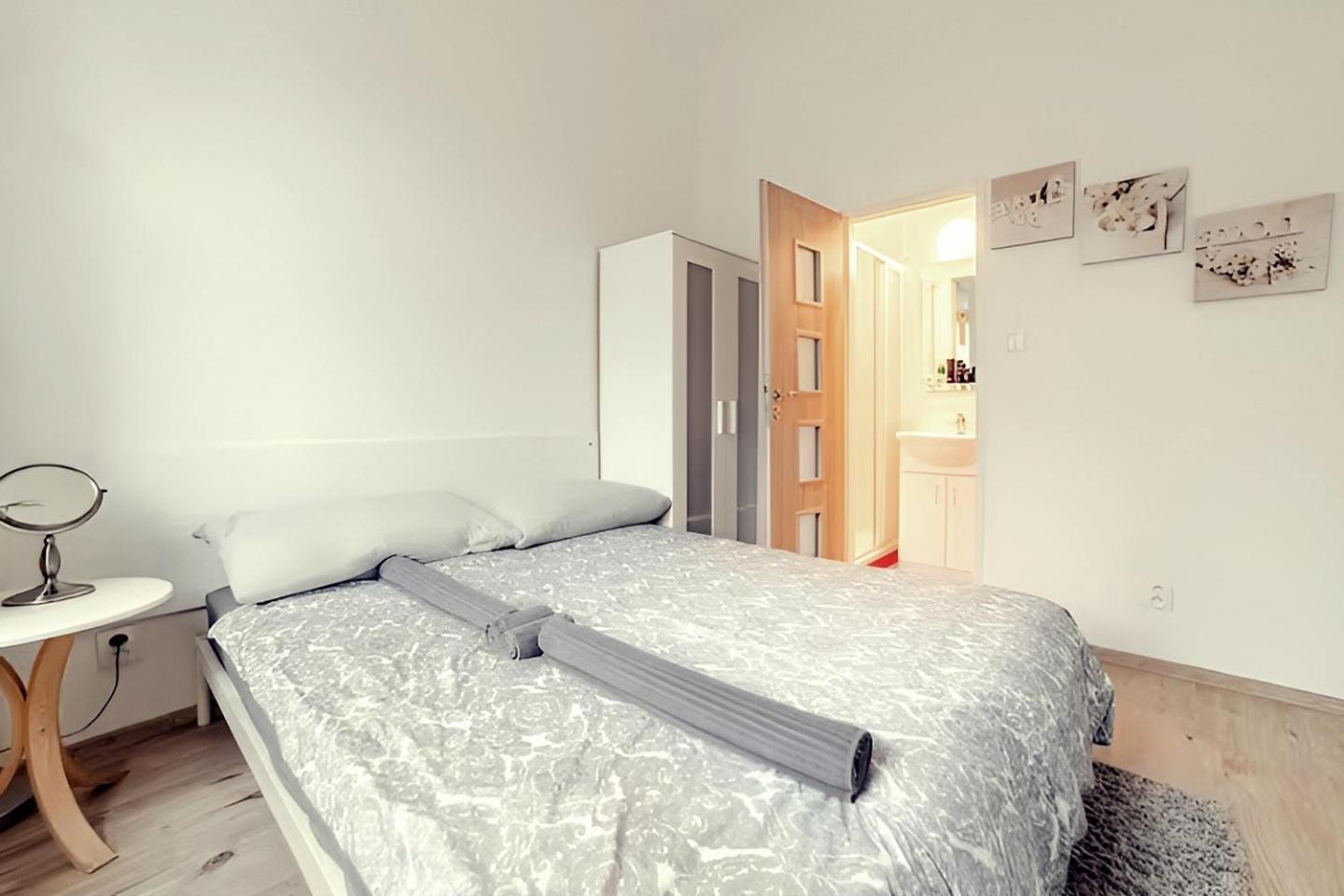 Stylish In Heart Of Zizkov Near Iconic Sites Appartamento *