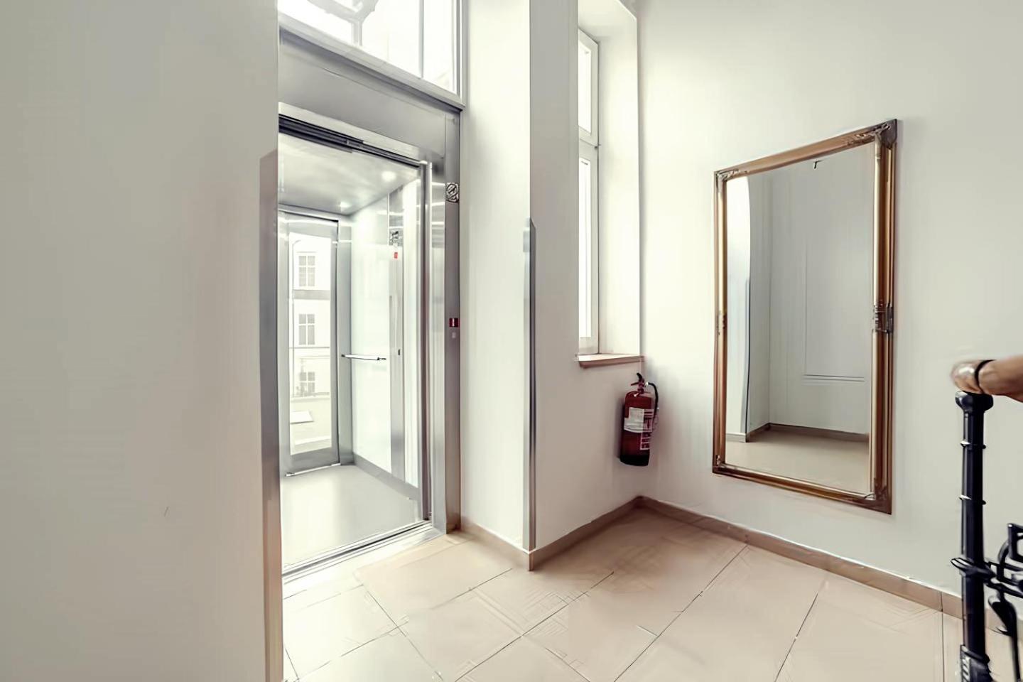 Stylish In Heart Of Zizkov Near Iconic Sites Apartamento Praga