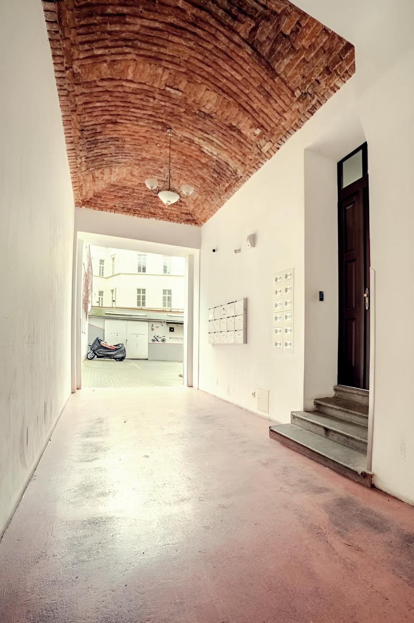 Stylish In Heart Of Zizkov Near Iconic Sites *