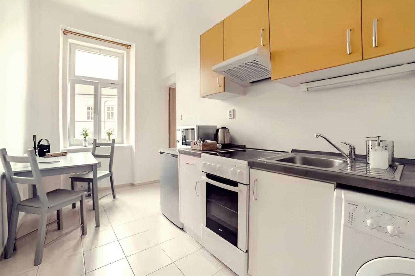 Stylish In Heart Of Zizkov Near Iconic Sites
